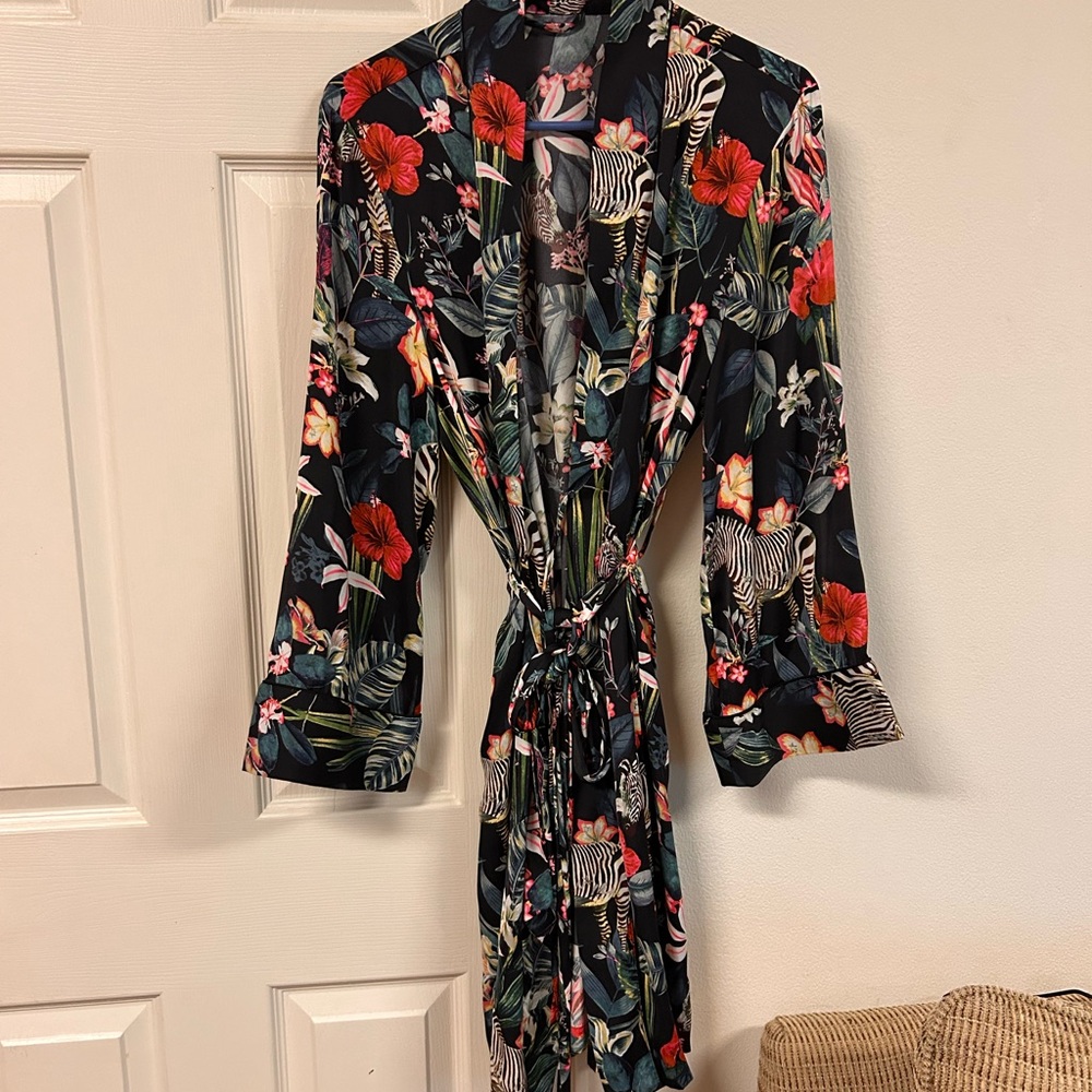 Banana Republic Black Floral Women's Robe, size Medium